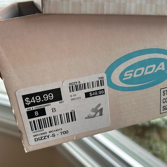 Talons - Picture 3 of 3